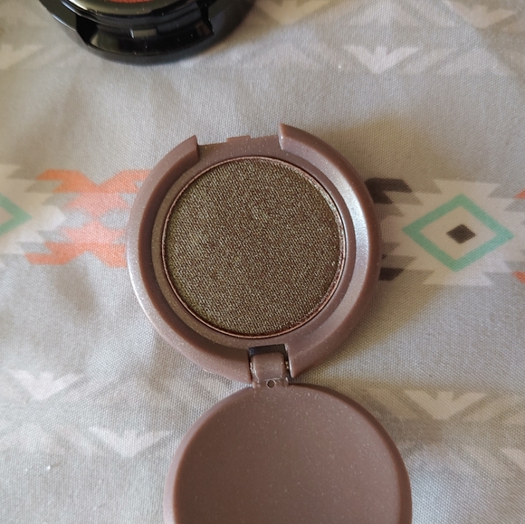 Eyeshadow Set - Picture 2 of 4